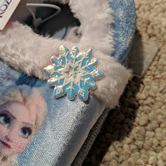 Disney Frozen 2 slippers - Picture 2 of 4